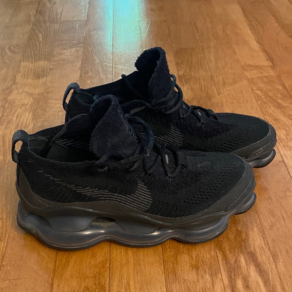 Nike Air Max Scorpion Flyknit – Women’s Black (Like New) size 7.5